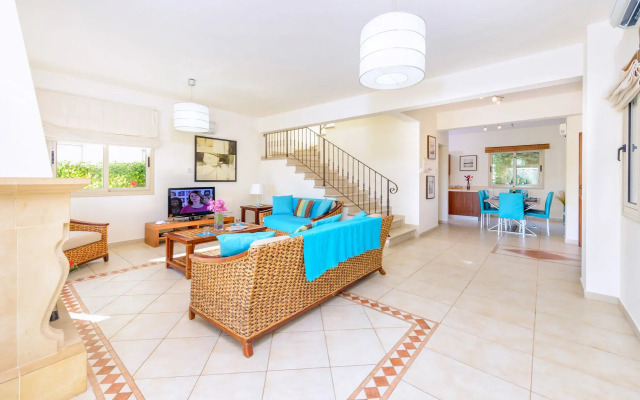 Ariadne Villa