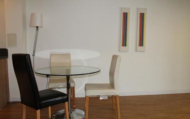 House of MoLi - Commercial Road Apartments