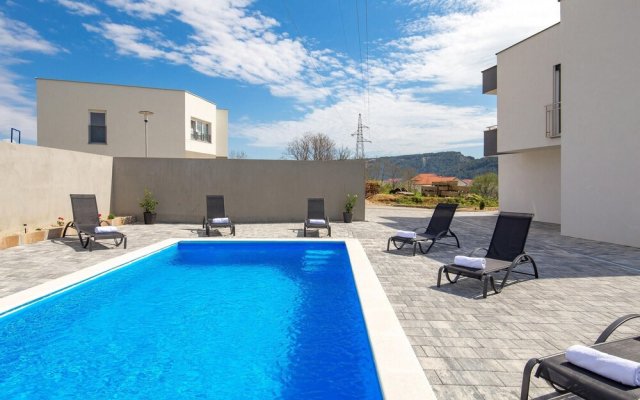 Amazing Home in Rab With Wifi, 4 Bedrooms and Swimming Pool