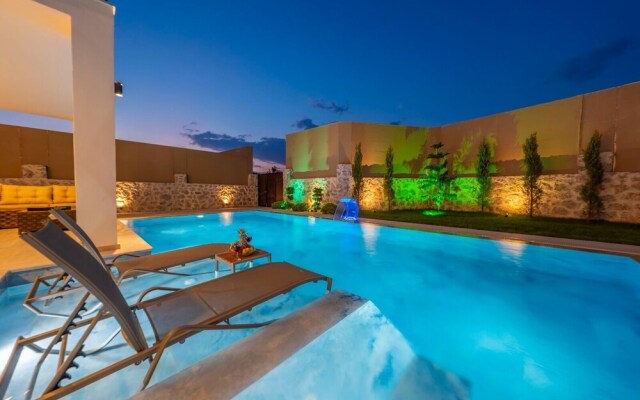 Luxury 4-bed Villa With Private Pool and Jacuzzi