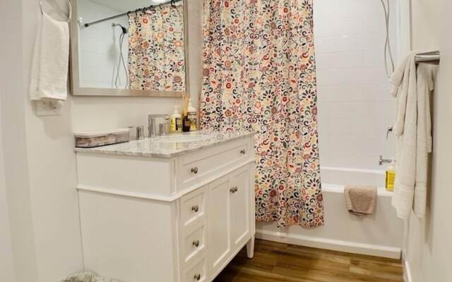 Phinneywood Basement Hideaway - Zoo meets Lake