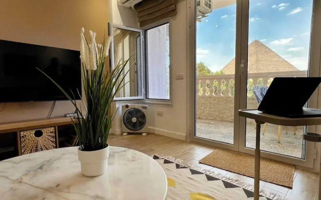 Spellbinding 2 BDR Apt. At The Giza Pyramid's Doorstep