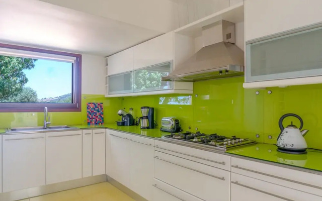 Villa Oasis, Coastal Villa With Pool and Garden