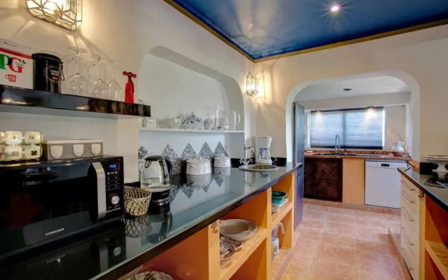 Charming 6-bed House in Malaga