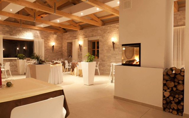Hotel & Restaurant Velanera