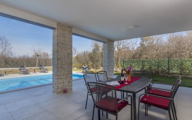 Villa Ragusa for 6+2 People With Pool in a Small Village Sosici Near Rovinj