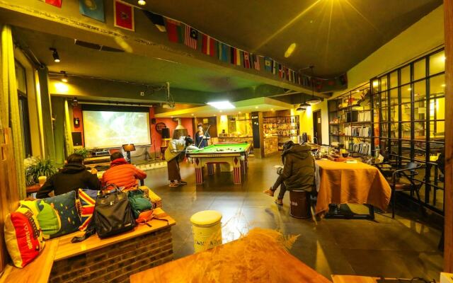 Comma Travel International Youth Hotel