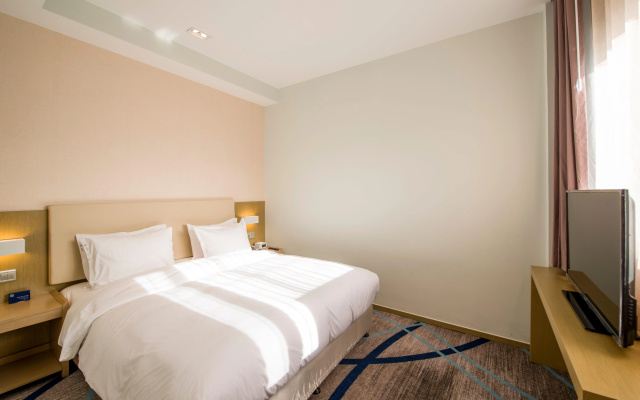 Holiday Inn Express Chengde Downtown – Guest Rooms – Chengde