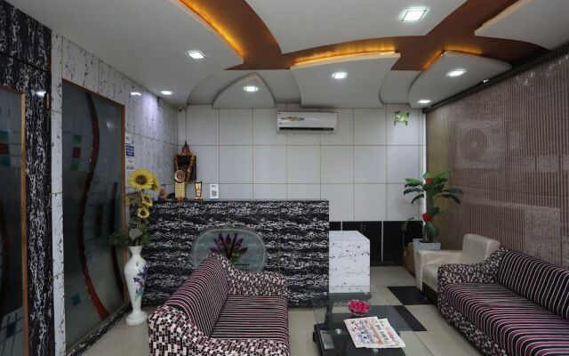 OYO 23297 Hotel Vanaya Palace