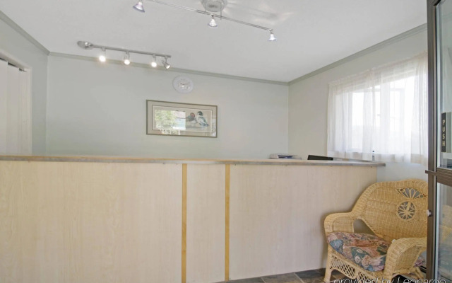 Canadas Best Value Desert Inn & Suites Cache Creek