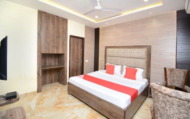 OYO 28335 Hotel Classic