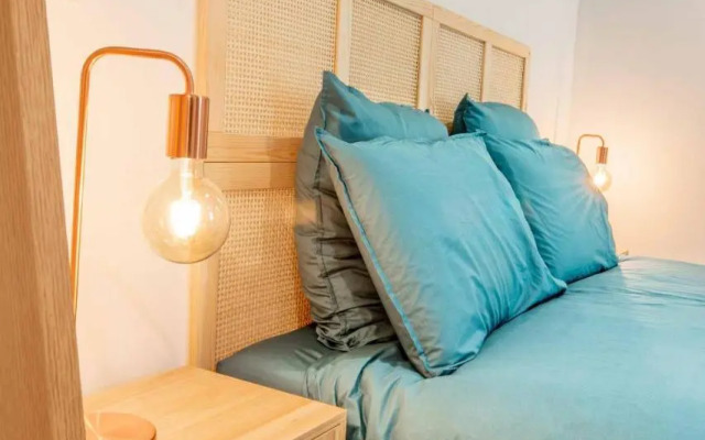 Le Petit Berdis (Adults Only)