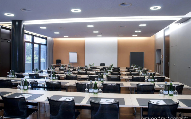 Holiday Inn Zurich - Messe by IHG
