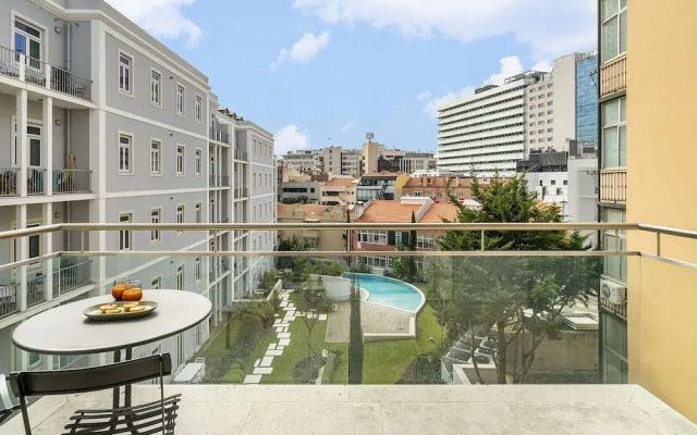 Urban Retreat: Downtown Luxury, Parking, Ac & Elevator