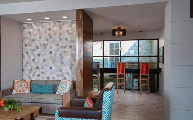 Fredericksburg Inn & Suites