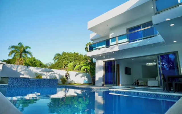 Villa Pravda Guerra 4BR 6BDS 12PAX