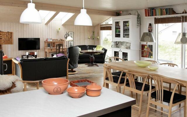 Quaint Holiday Home in Henne near Beach
