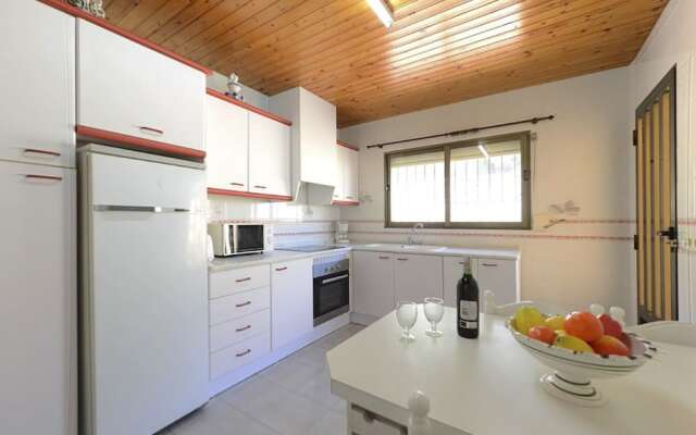 Villa - 4 Bedrooms with Pool, WiFi and Sea views - 104975