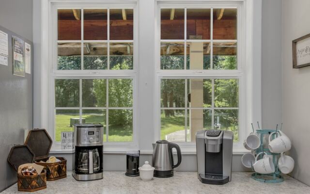 Family Cabin 5 Bedroom Home by NW Comfy Cabins