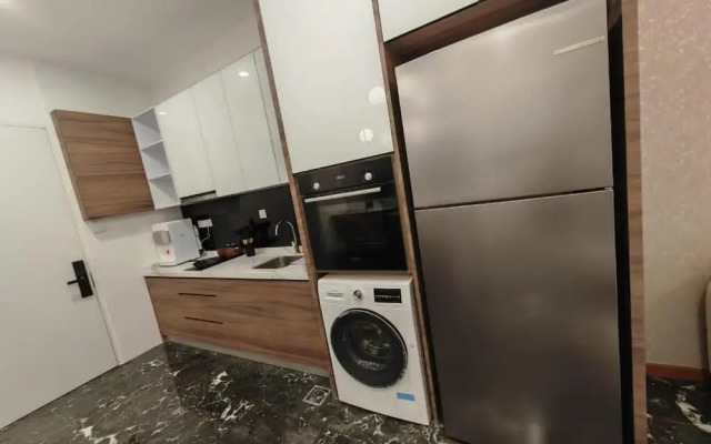 Royce Residence by uBook