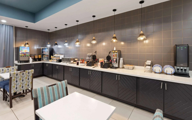 La Quinta Inn & Suites by Wyndham Austin NW/Lakeline Mall