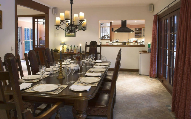 Kingfishers Manor @ Noosa