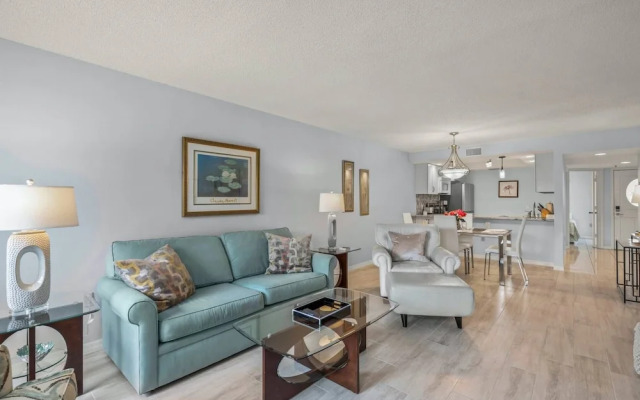 Siesta Bayside Pretty Fountain View