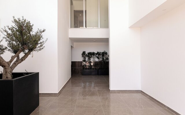 YAMAS Urban Living Pool Penthouse Marvel