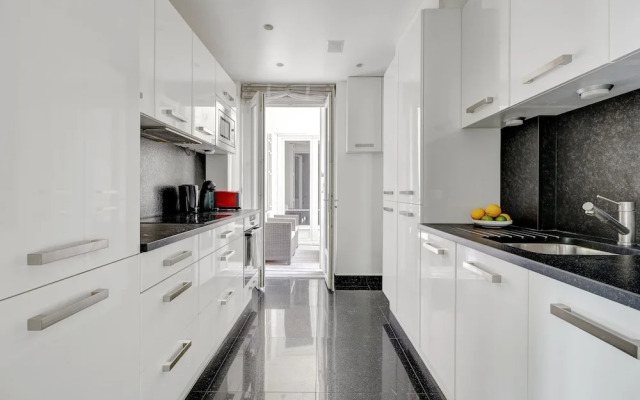 Elegant 3BR Arc de Triomphe
