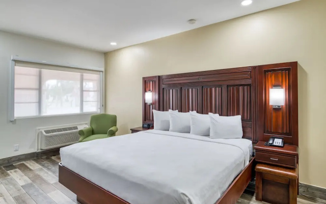 Howard Johnson Express Inn