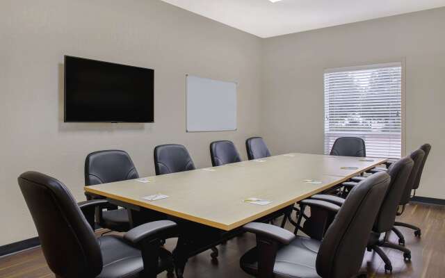 Days Inn by Wyndham Medicine Hat