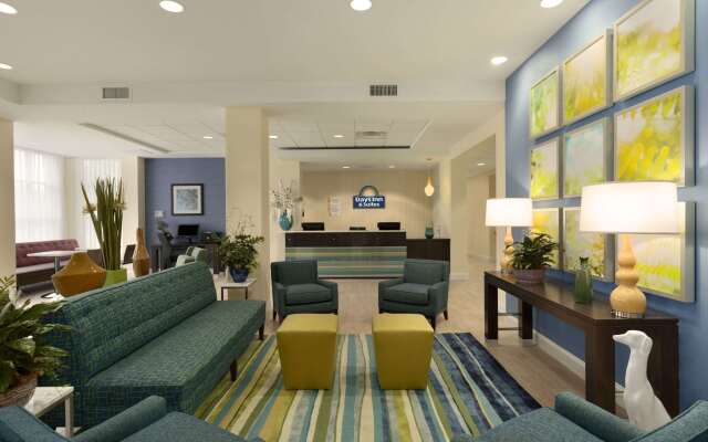 Days Inn & Suites by Wyndham Altoona