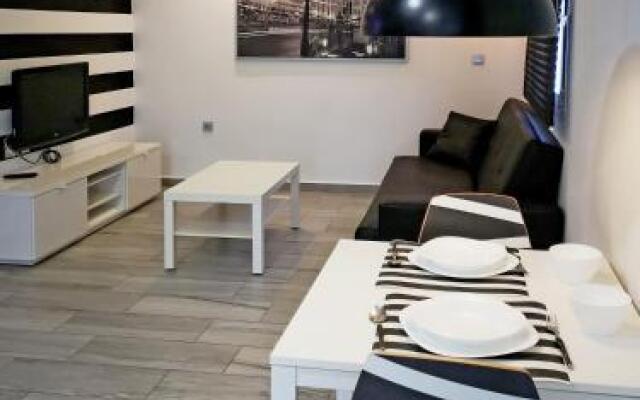 Conil Red-Black Apartment