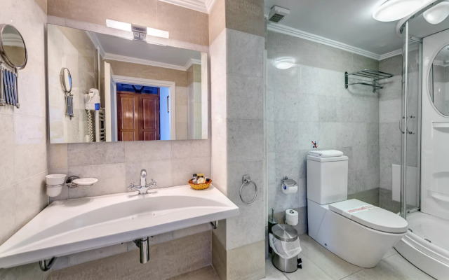 Apollonion Palace Hotel