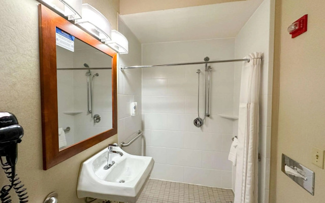 Country Inn & Suites by Radisson, Rock Falls, IL