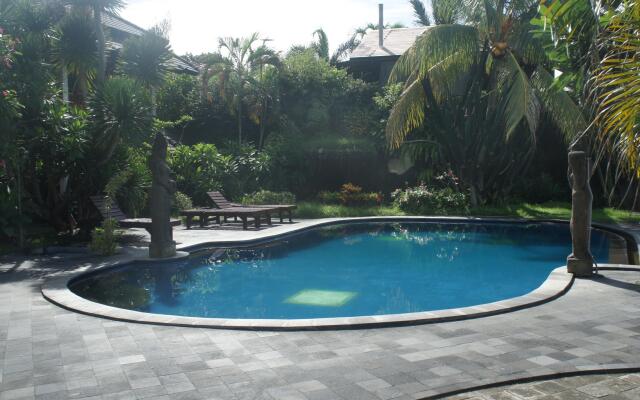 Batu Bolong Cottages