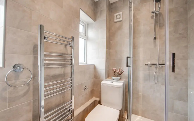 Centrally Located Modern House Near Ashford Town