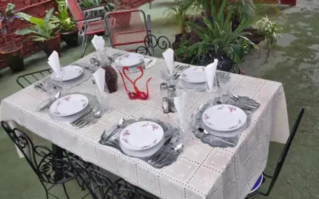 Fernandez and Friends Rooms