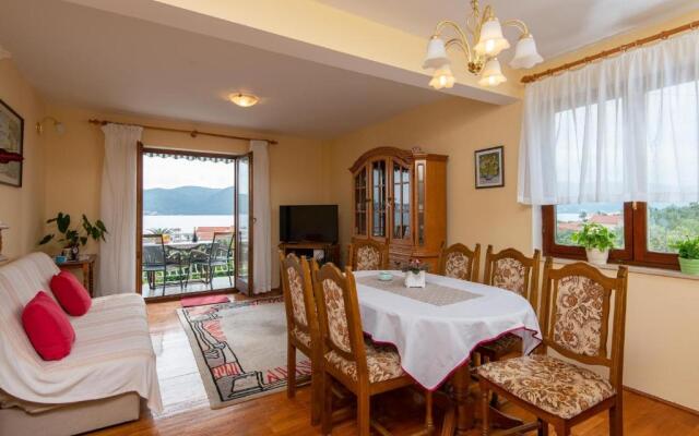 Apartments Sugor-70m from sea