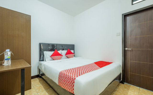 OYO 1460 Anyelir Residence