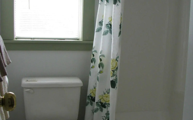 Anchorage House and Cottages