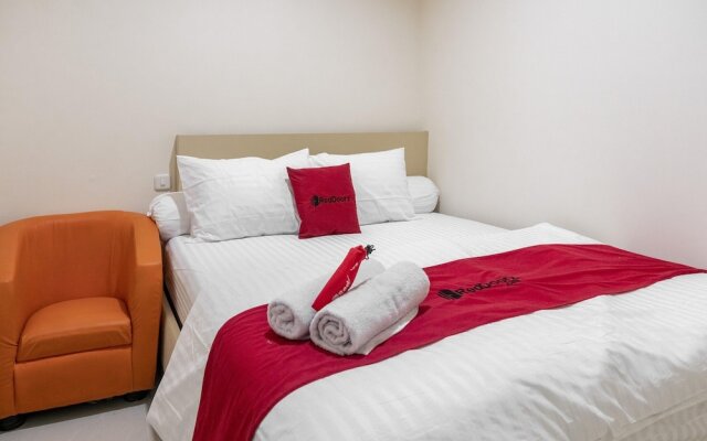 RedDoorz Plus near Millenium ICT Centre Medan 2