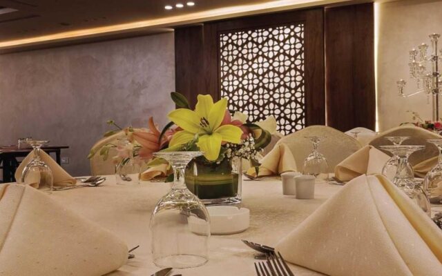 Seven Roses Hotel