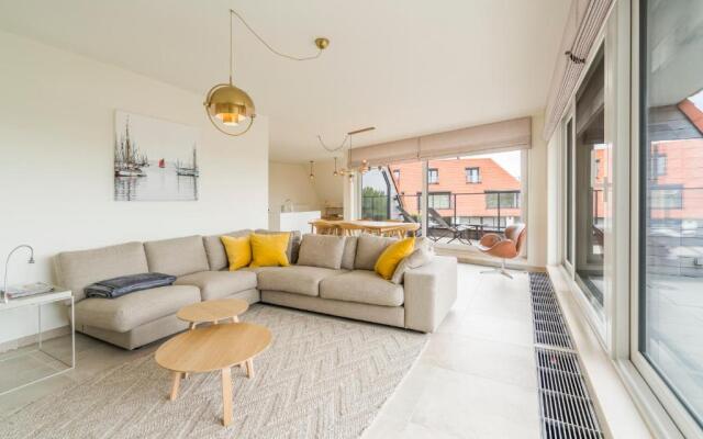 Renewed comfort duplex w 2 terraces nearby Marina