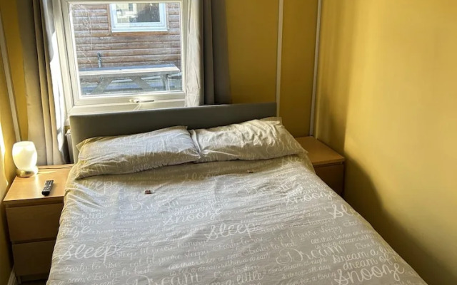 Modern One Bedroom Chalet With Central Heating