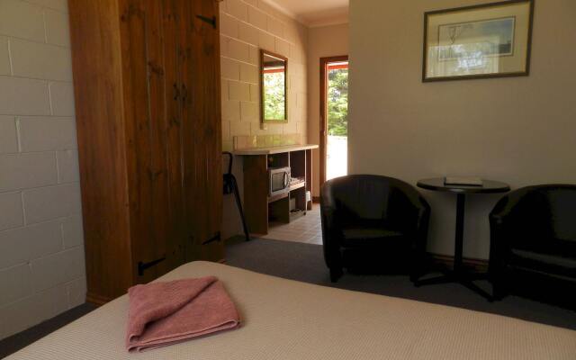 Twelve Apostles Motel & Country Retreat