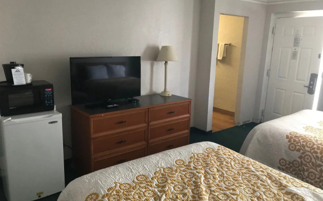 Days Inn by Wyndham Sulphur West