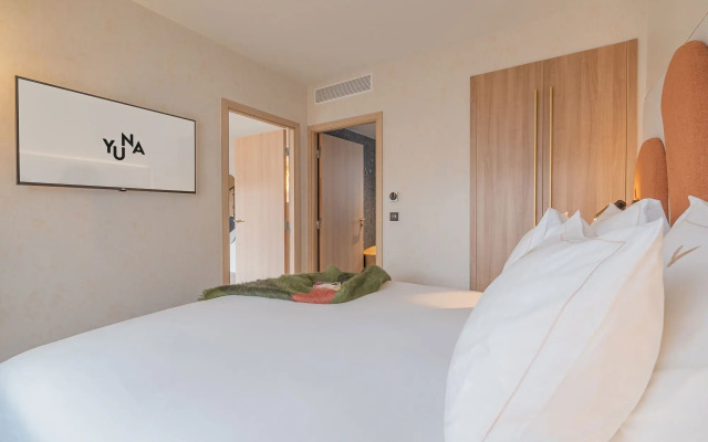 Yuna Porte Maillot - ApartHotel
