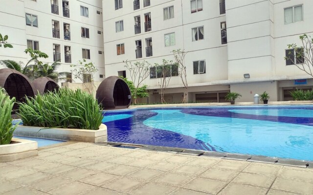Nice and Strategic 2BR at Bassura City Apartment