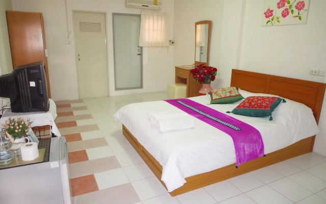 Thanapa Mansion - Hostel